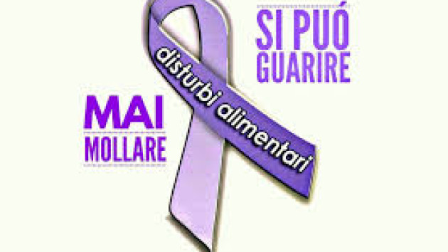 fiocchetto viola con scritta disturbi alimentari